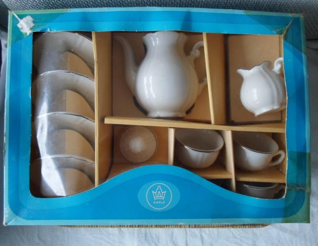 Oud kinderserviesje.12-delig. Jaren '80. Douwe Egberts., Ophalen of Verzenden, Zo goed als nieuw