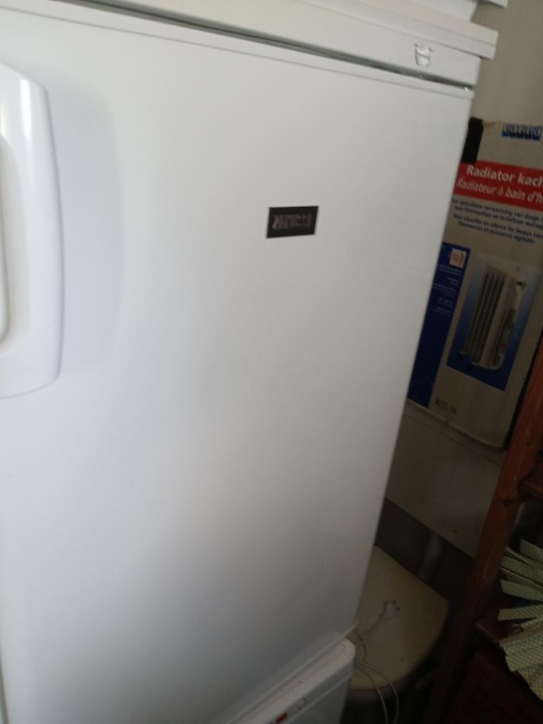 Tafelmodel Zanussi vriezer met 3 lades, 83x60x55br., Witgoed en Apparatuur, Vriezers en Diepvrieskisten, Ophalen, Gebruikt, Minder dan 60 cm