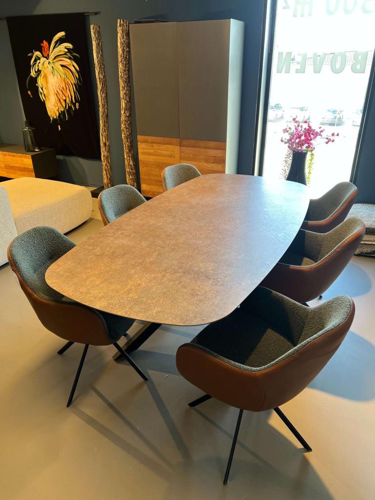 !Nieuw! - switch & Gealux - Corten - eettafel + stoelen