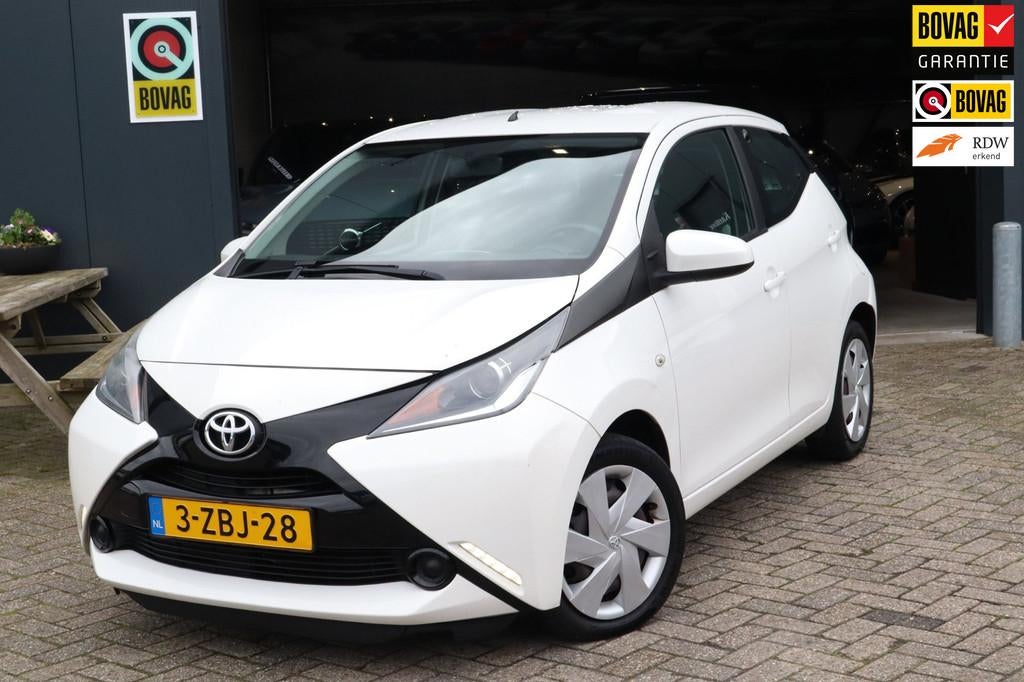 Toyota Aygo 1.0 VVT-i x-play-Airco, Voorwielaandrijving, Euro 5, Gebruikt, 4 stoelen