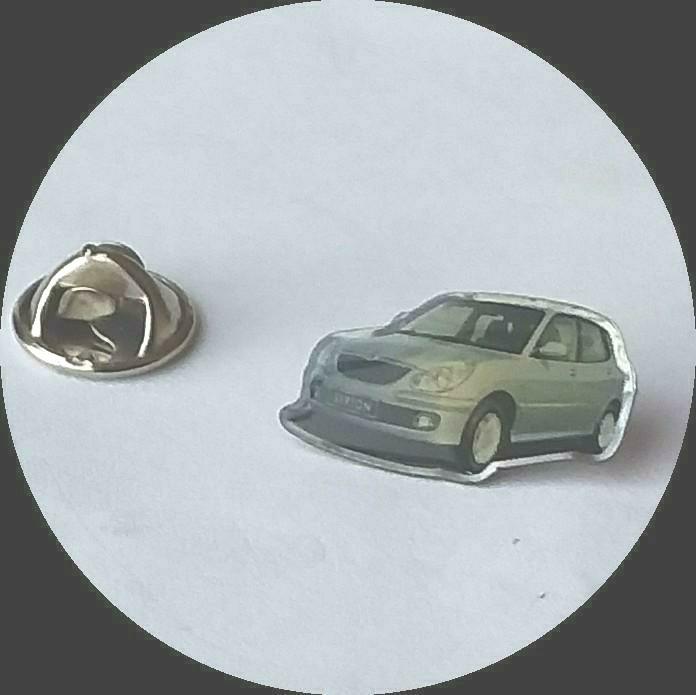 DAIHATSU SIRION pin, Ophalen of Verzenden, Zo goed als nieuw, Transport, Speldje of Pin