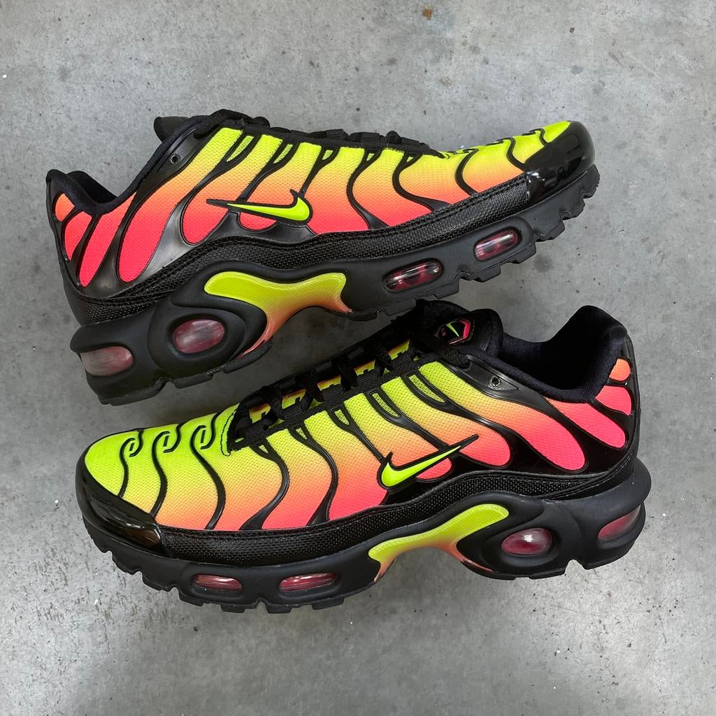 Nike tn tuned Air Max Plus Black Volt Solar Red 2018 37.5, Ophalen of Verzenden, Zo goed als nieuw, Zwart, Sneakers of Gympen