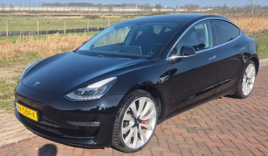 Tesla Model 3 Performance 513pk 2019 AWD Autopilot Parksensr, Automaat, 1831 kg, Zwart, Zwart