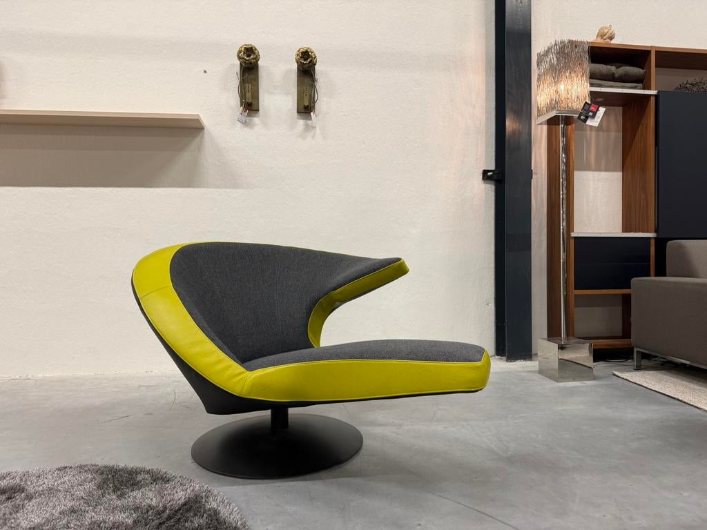 Als nieuw Leolux Parabolica Draaifauteuil stof leer Stoel, Huis en Inrichting, Fauteuils, Leolux, 75 tot 100 cm, Ophalen of Verzenden