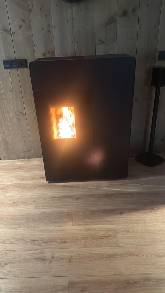 Rika Domo 2 pelletkachel, Huis en Inrichting, Kachels, Ophalen, Overige brandstoffen, Zo goed als nieuw, Pelletkachel