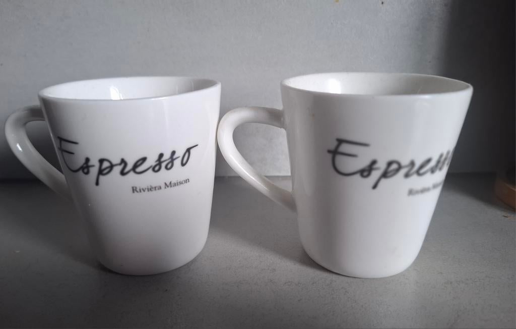 2 witte kopjes espresso van Riviera Maison, Ophalen of Verzenden, Zo goed als nieuw, Overige stijlen, Kop(pen) en/of Schotel(s)