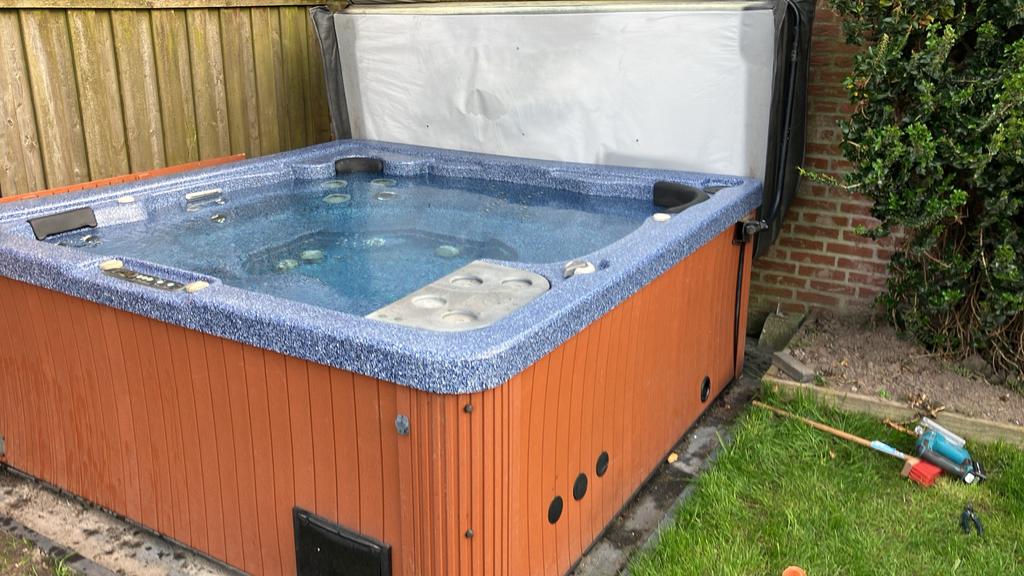 Masterspa Jacuzzi - Ontspanning voor Thuis, Ophalen, Gebruikt, Afdekzeil, Vast