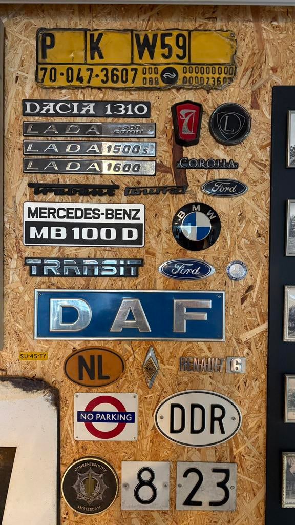 LADA, Dacia, Trabant, DAF, Renault, etc emblemen, Ophalen of Verzenden, Zo goed als nieuw, Auto's