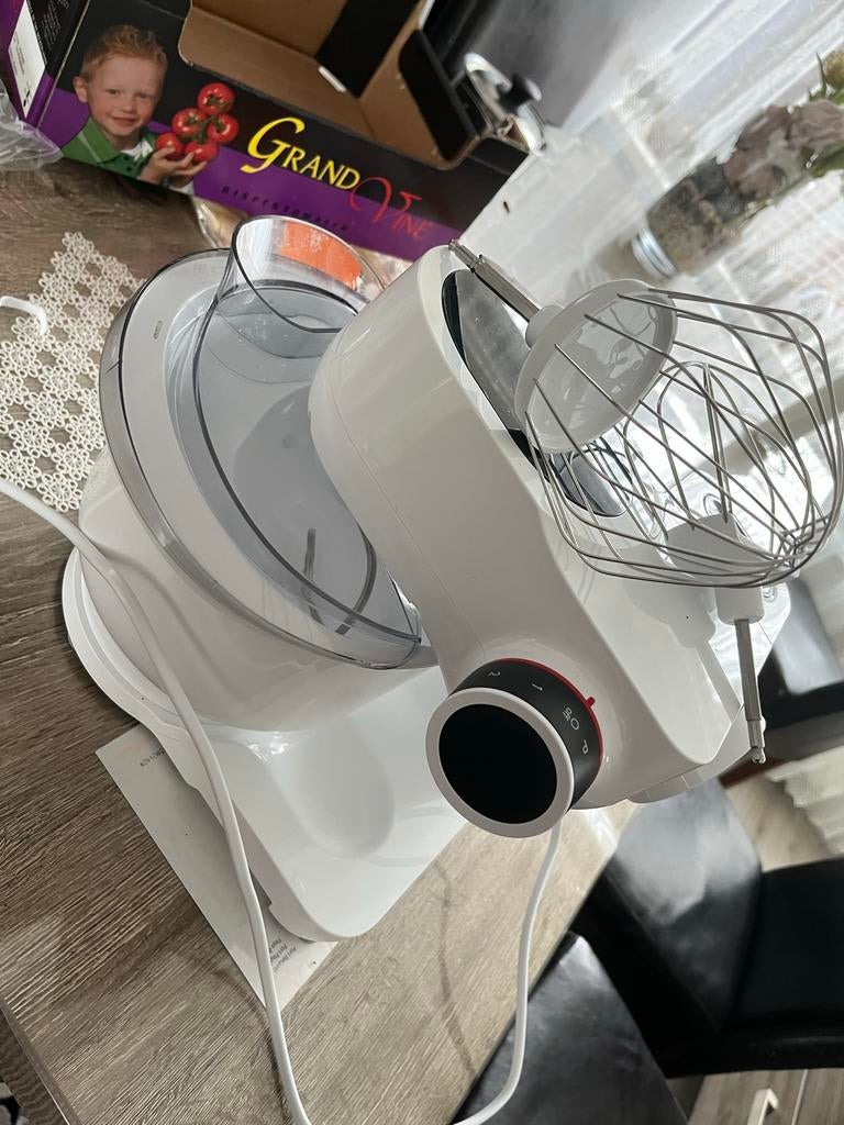 Bosch deegmachine met 2 opzetstukken, 3 tot 4 liter, Ophalen, Zo goed als nieuw, 3 snelheden of meer