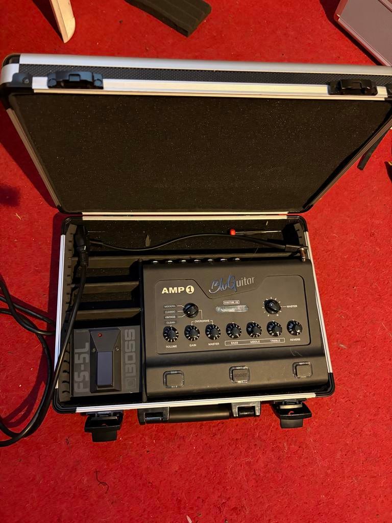 Bluguitar Iridium versterker met Boss FS-5L en Thomann koffe, Muziek en Instrumenten, Versterkers | Bas en Gitaar, Ophalen of Verzenden
