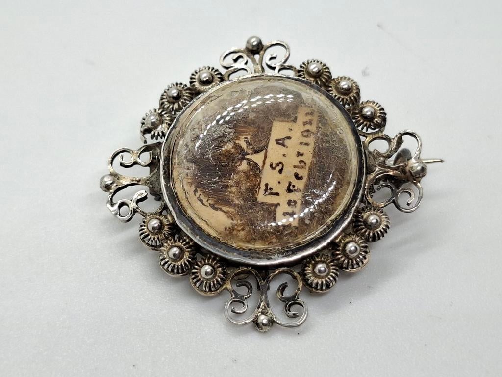 Antieke Zilveren Rouwbroche met Haarwerkje - F.S.A. 1911, Sieraden, Tassen en Uiterlijk, Antieke sieraden, Ophalen of Verzenden