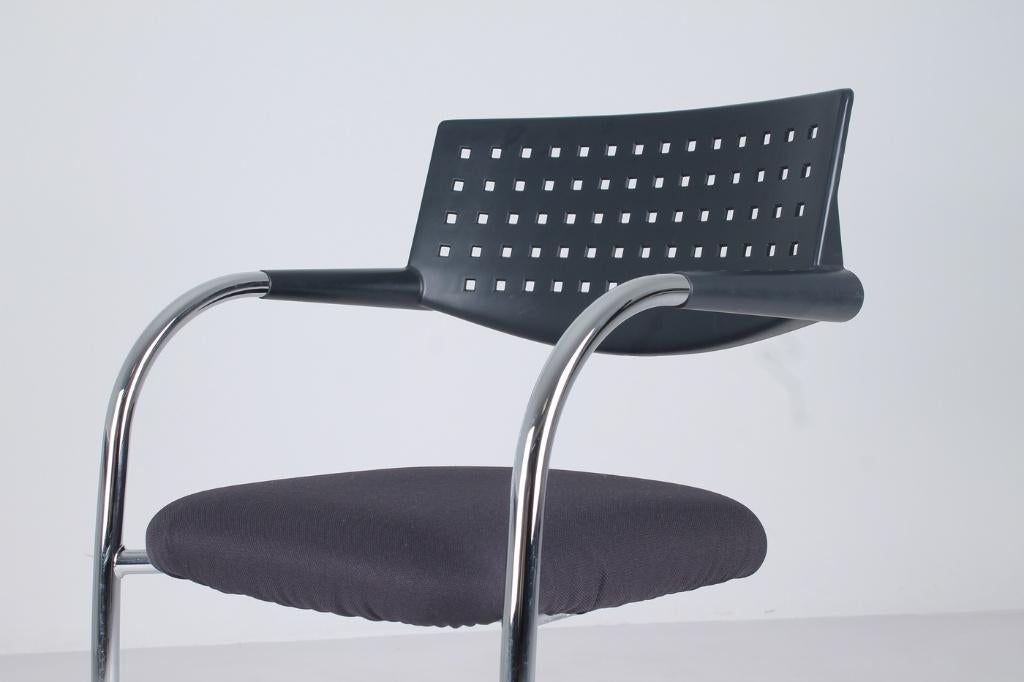 4x Vitra Visavis design vergader of eettafel stoel zwart, Gebruikt, Zwart, Ophalen of Verzenden, Nvt