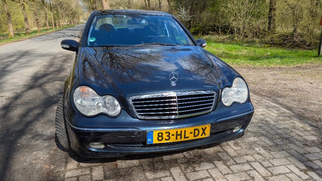 Mercedes-Benz C-Klasse 2.0 C200 Kompr Sedan AUT 2001 Zwart, Automaat, Zwart, 4 cilinders, 75 €/maand