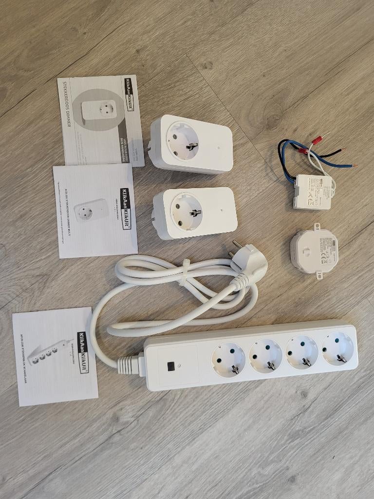 Klik aan klik uit, Ophalen of Verzenden, Zo goed als nieuw