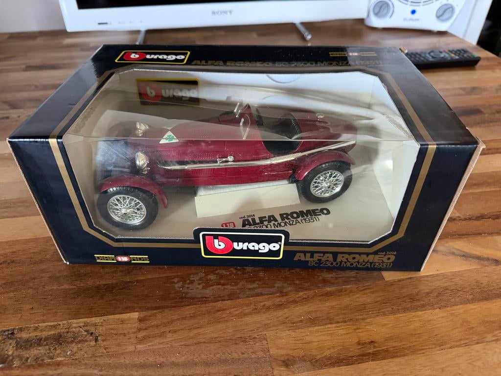 Burago Alfa Romeo 8C 2300 Monza (1931) - Schaal 1:18, Hobby en Vrije tijd, Modelauto's | 1:18, Ophalen of Verzenden, Zo goed als nieuw