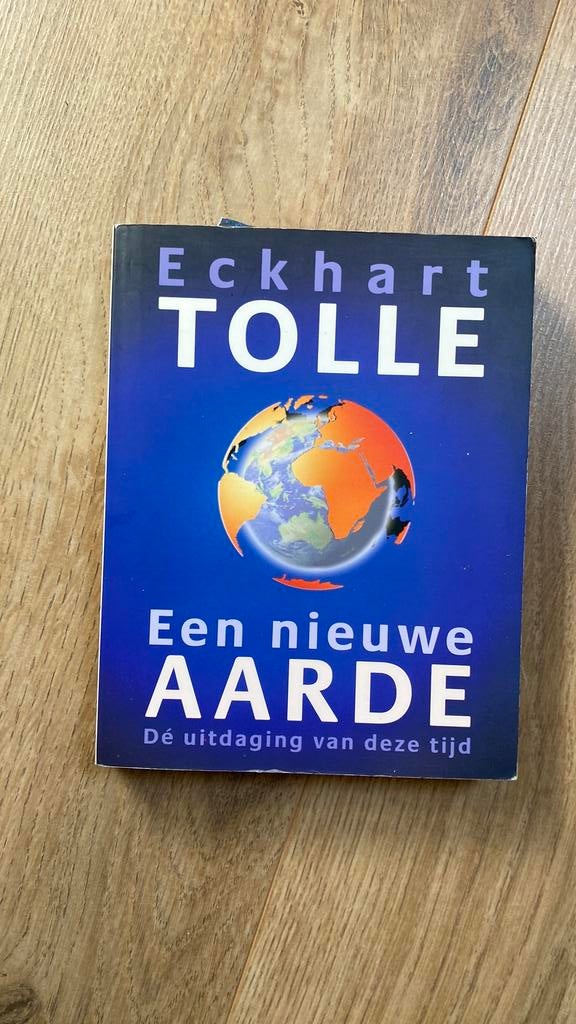 Eckhart Tolle - Een nieuwe aarde, Achtergrond en Informatie, Spiritualiteit algemeen, Ophalen of Verzenden, Zo goed als nieuw