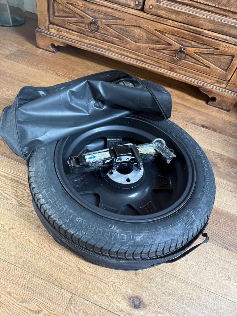 Reservewiel met krik en wielsleutel, Ophalen of Verzenden, Gebruikt