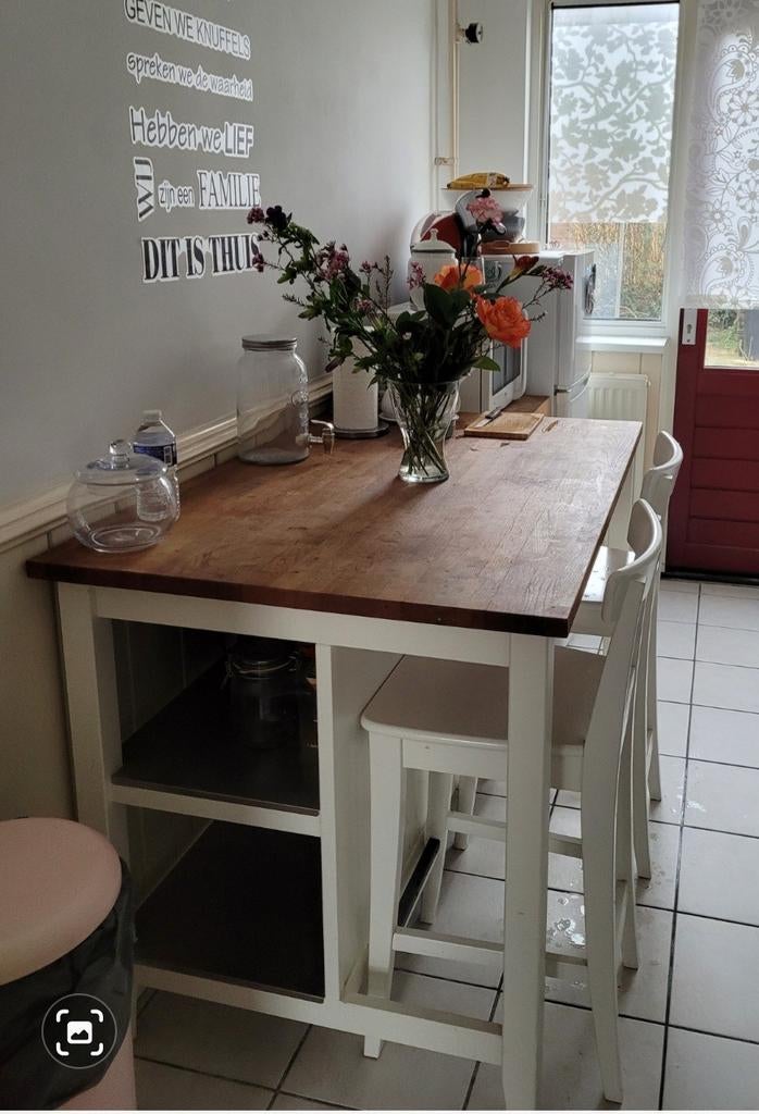 Ikea keukeneiland met 2 barkrukken, Huis en Inrichting, Barkrukken, Gebruikt, 90 cm of meer, Hout, 2 krukken, Ophalen