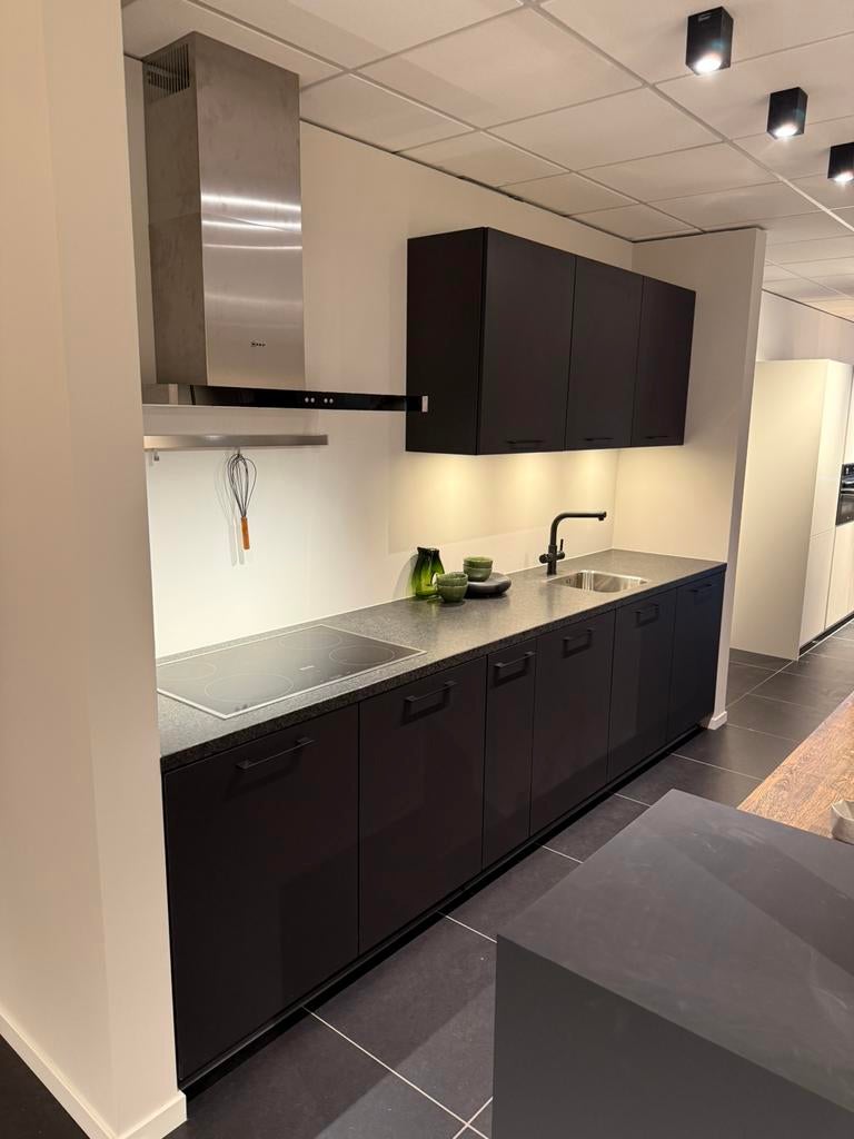 Showroom keuken met Graniet werkblad, Ophalen, Zo goed als nieuw, Graniet of Steen