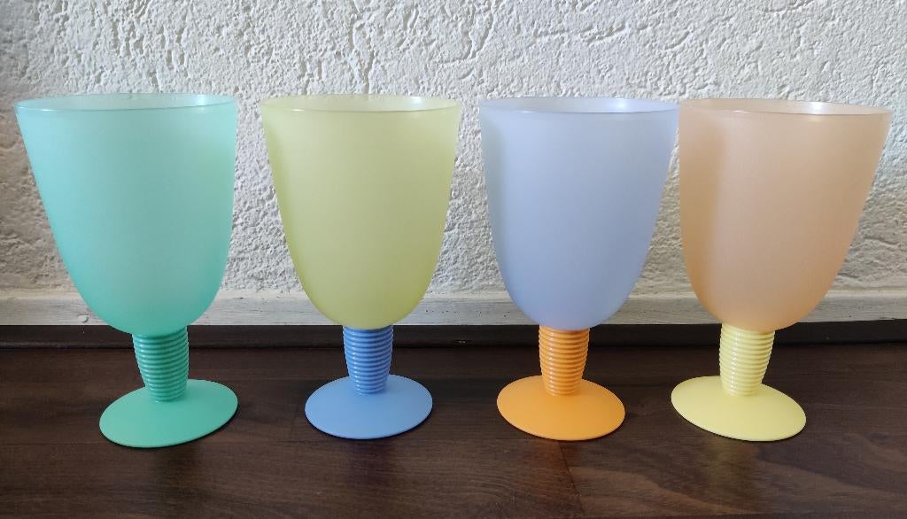 Tupperware ijscoupes 4 stuks, Overige materialen, Overige typen, Ophalen of Verzenden, Zo goed als nieuw