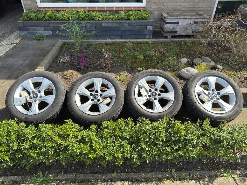 Bridgestone winterbanden 205/60/R16 met lichtmetalen velgen, Ophalen, Gebruikt, 16 inch, Banden en Velgen