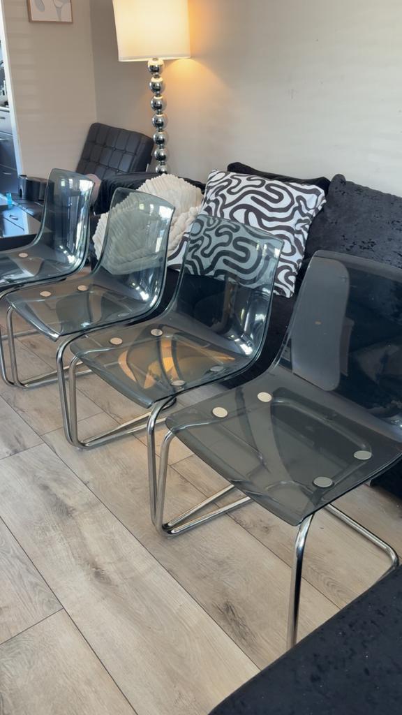 IKEA TOBIAS stoelen - metaal - zwart smoked glas goede staat, Huis en Inrichting, Gebruikt, Zwart, Ophalen of Verzenden, Vier