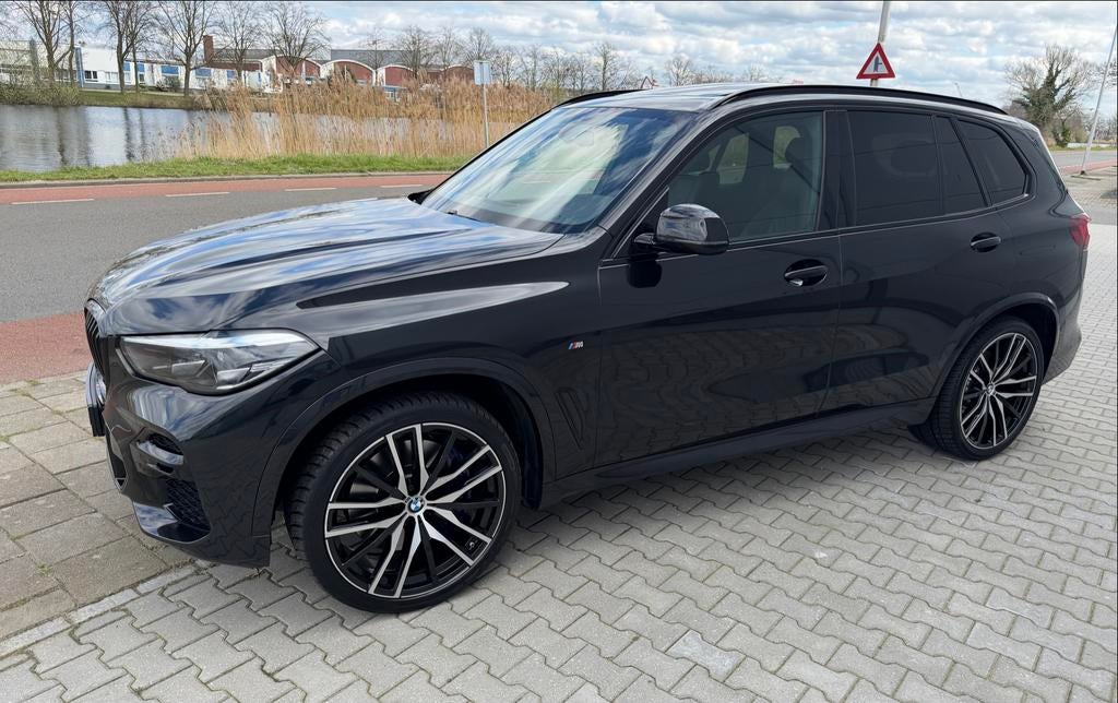 BMW X5 M Package Xdrive40d 340pk Aut 2022 Zwart, Auto's, 2175 kg, Diesel, Vierwielaandrijving, Particulier