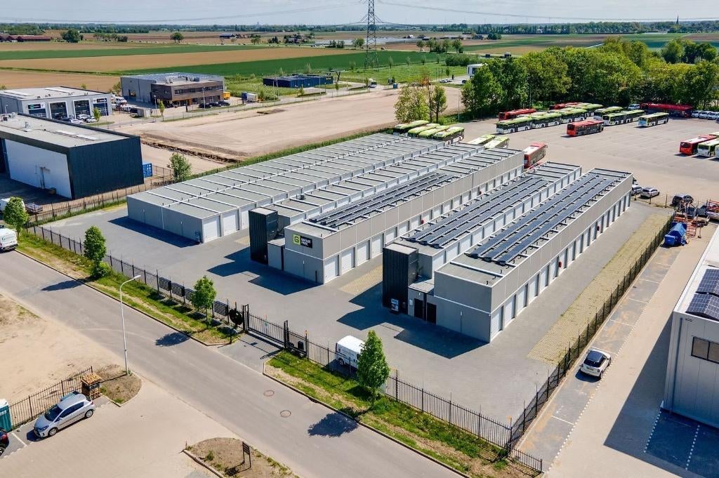 Garagebox te Heinenoord, 24m2 op begane grond met airco