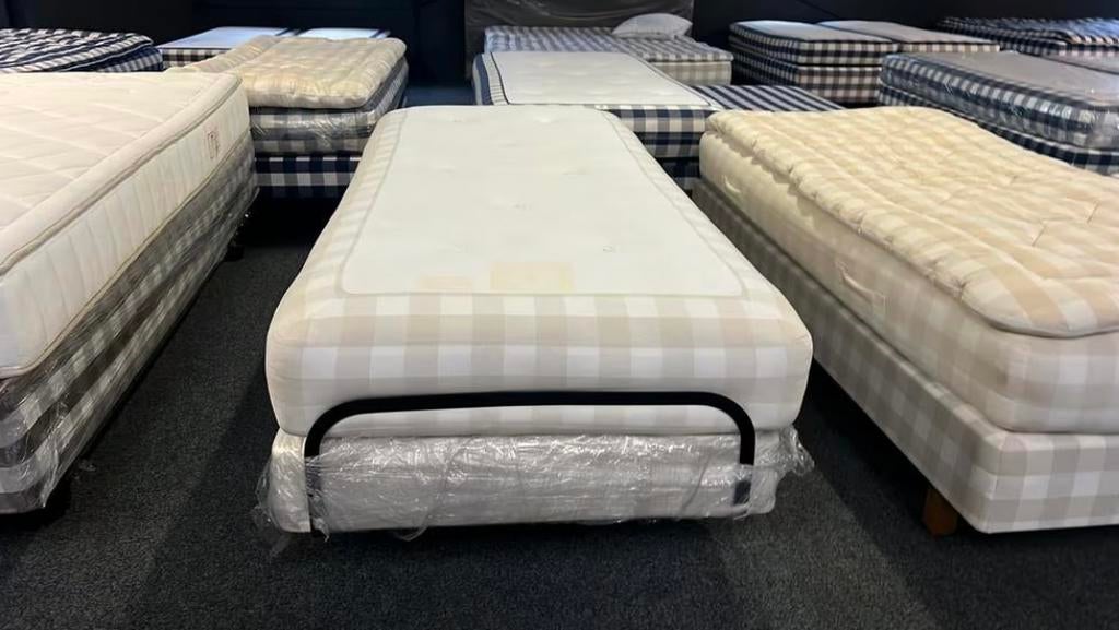Hastens adjustable 1 persoons 90 x 210 verstelbaar, Ophalen, Zo goed als nieuw