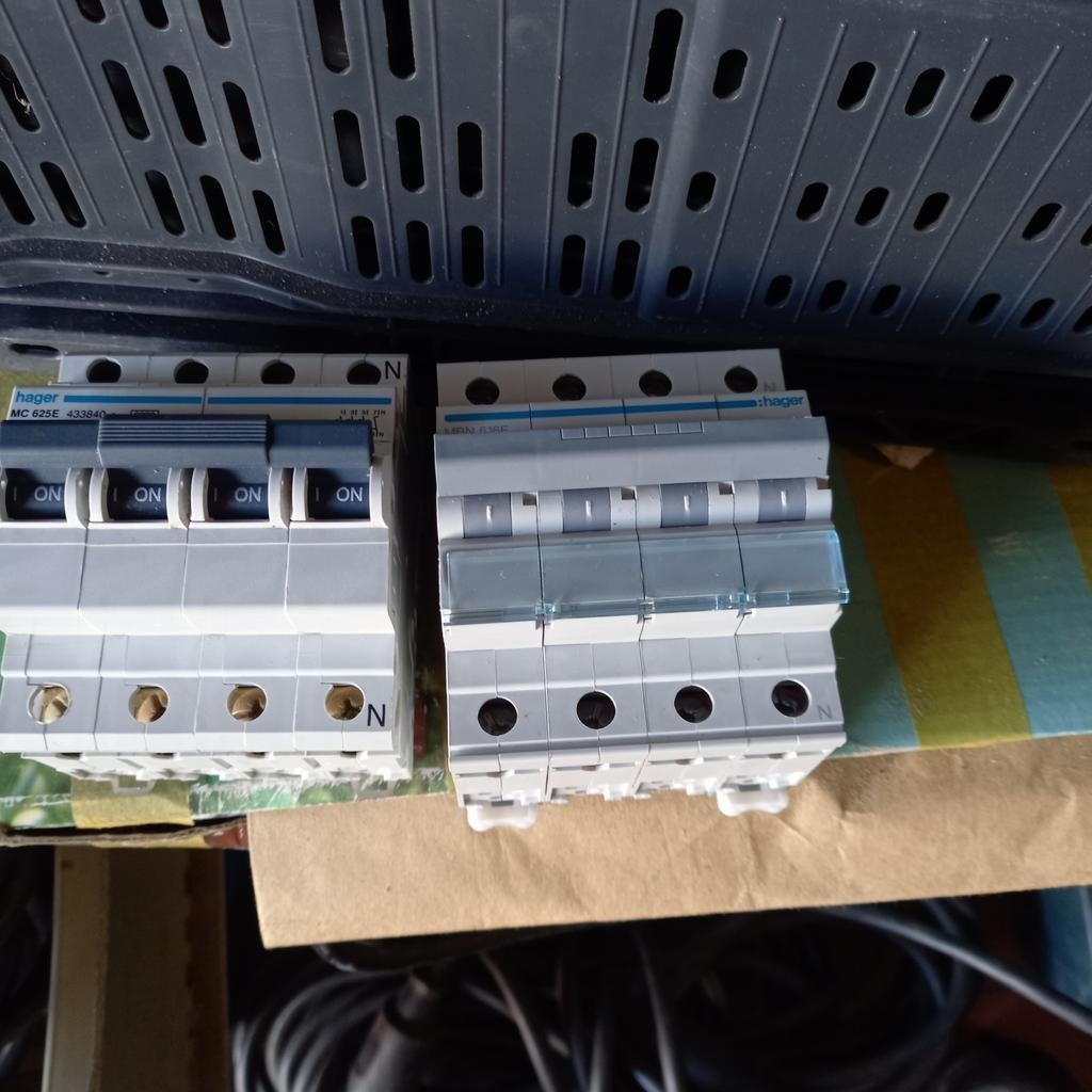 Hager automaten MC 625E C25 en MBN 616E B16, Ophalen of Verzenden, Gebruikt, Schakelaar