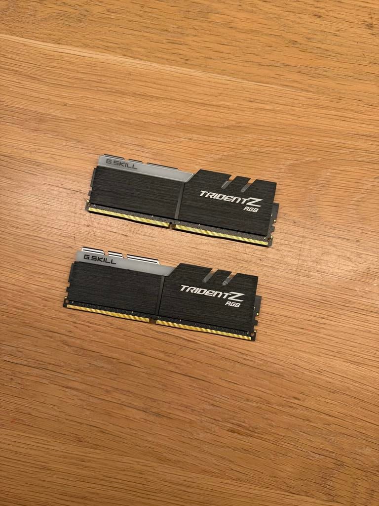 G.Skill Trident Z RGB 32GB DDR4-4000 RAM Kit, 32 GB, DDR4, Ophalen of Verzenden, Zo goed als nieuw