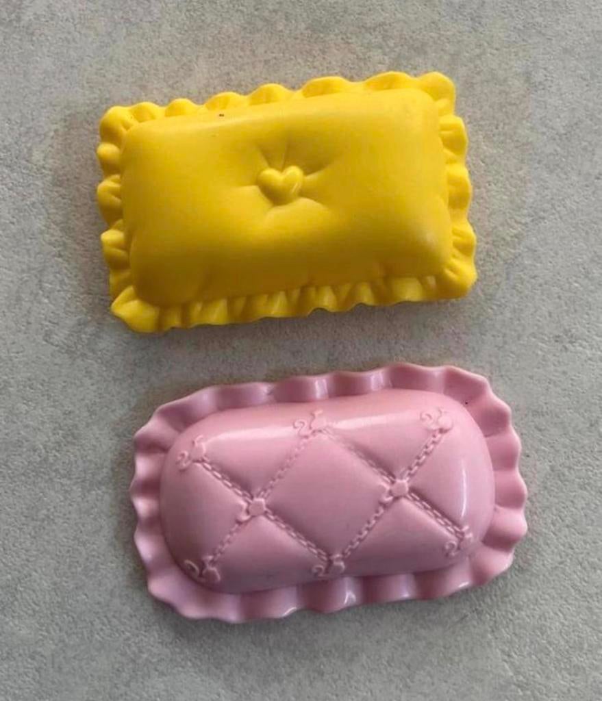 Barbie hard plastic kussens poppenhuis accessoires, Ophalen of Verzenden, Gebruikt, Accessoires