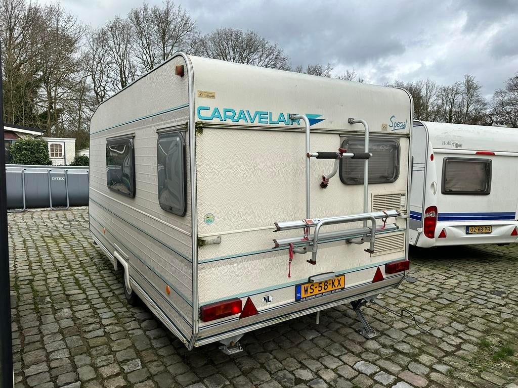 Caravelair caravan – Gemoderniseerd, 4 slaapplaatsen, 4 fiet, Caravans en Kamperen, Vast bed, Treinzit, Particulier, Luifel