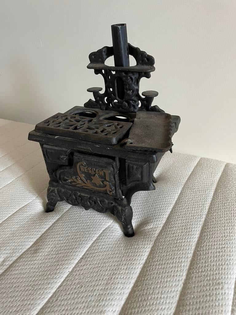 Antiek Gietijzeren Mini Fornuis, Verzamelen, Poppenhuizen en Toebehoren, Ophalen of Verzenden, Gebruikt, Poppenhuis