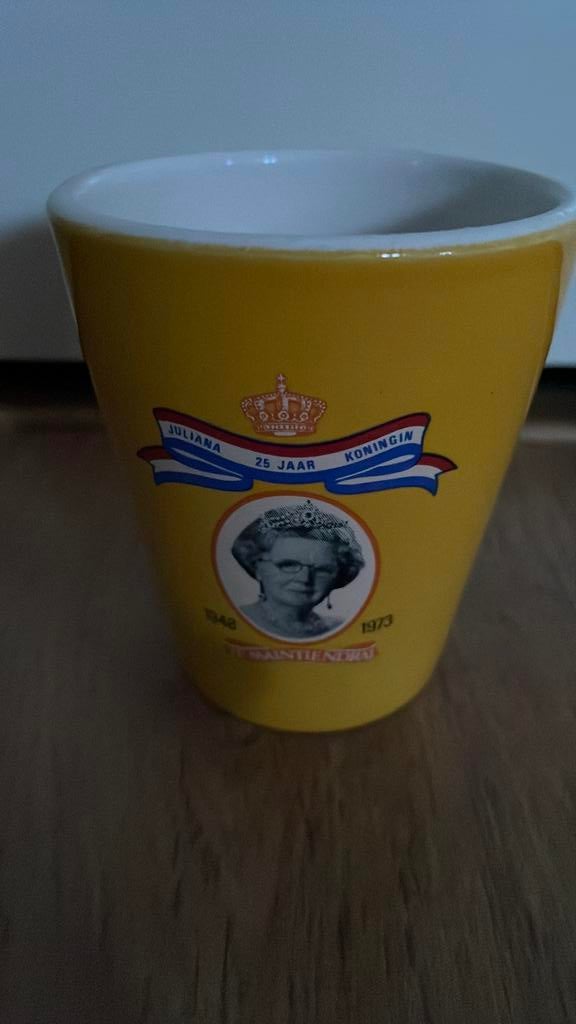 Beker Juliana 1948-1973, Verzamelen, Koninklijk Huis en Royalty, Ophalen, Zo goed als nieuw, Servies