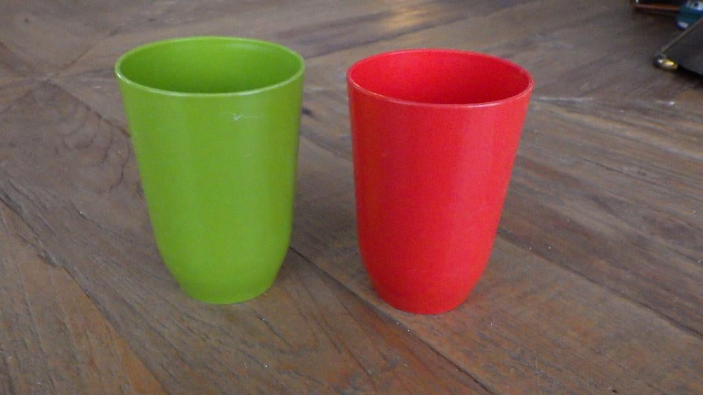 twee vintage bekers van kunststof, Verzamelen, Retro, Ophalen of Verzenden, Overige typen
