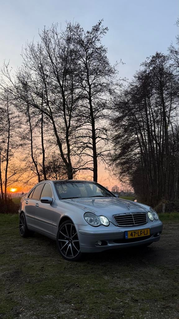 Mercedes-Benz C320 Elegance V6, Auto's, Mercedes-Benz, Achterwielaandrijving, Zwart, Overige kleuren, 1465 kg