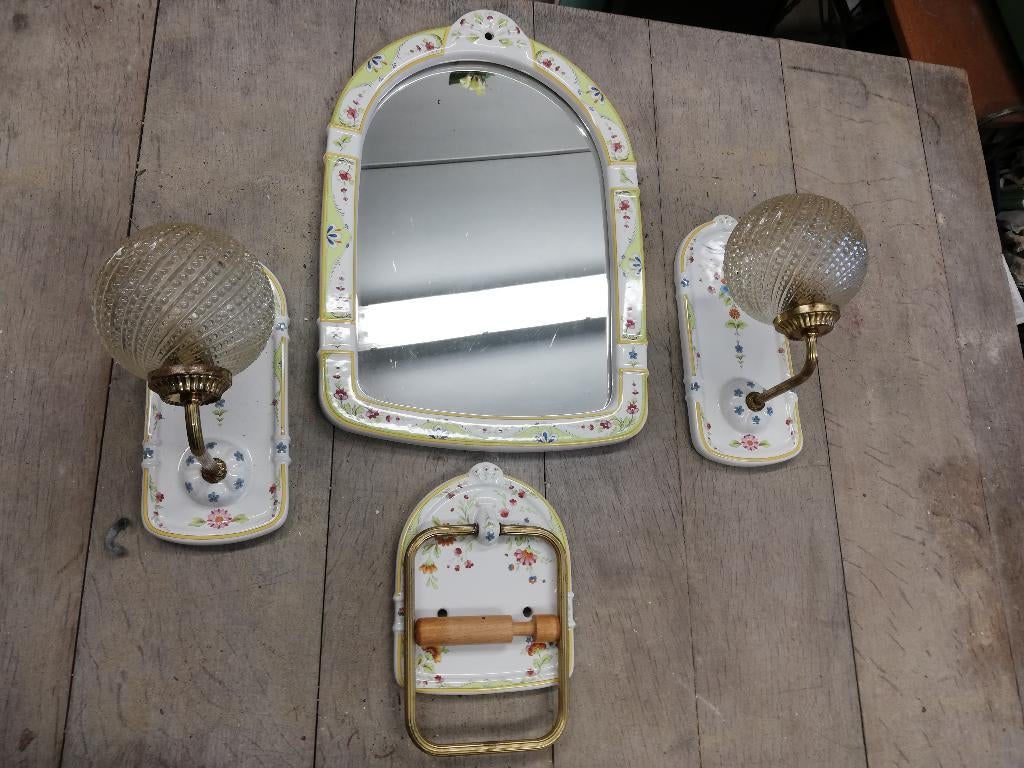 Fonteintje, wc-rolhouder, spiegel, 2 lampen vrolijk decor, Ophalen
