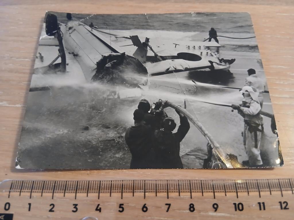 Grumman Avenger A12 Marine Vliegtuig Crash Karel Doorman '54, Verzamelen, Ophalen of Verzenden, Zo goed als nieuw, Kaart, Foto of Prent