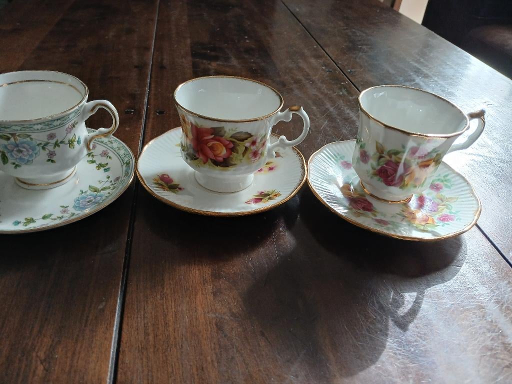 Bone china Porseleinen kop en schotels, Engeland, Ophalen of Verzenden, Zo goed als nieuw, Porselein, Kop en/of schotel