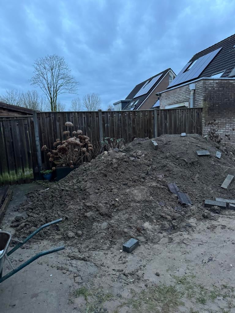 GRATIS AFHALEN: grote hoeveelheid klei grond, Tuin en Terras, Aarde en Mest, Ophalen, Tuinaarde