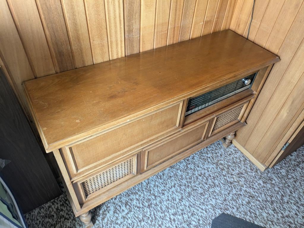 Grundig Muziekkast met Radio en Platenspeler, Ophalen