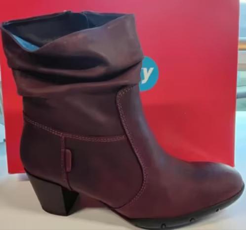 NIEUW! Wolky dames laarsjes bordeaux maat 42 hakje €90,99, Kleding | Dames, Schoenen, Nieuw, Rood, Ophalen of Verzenden