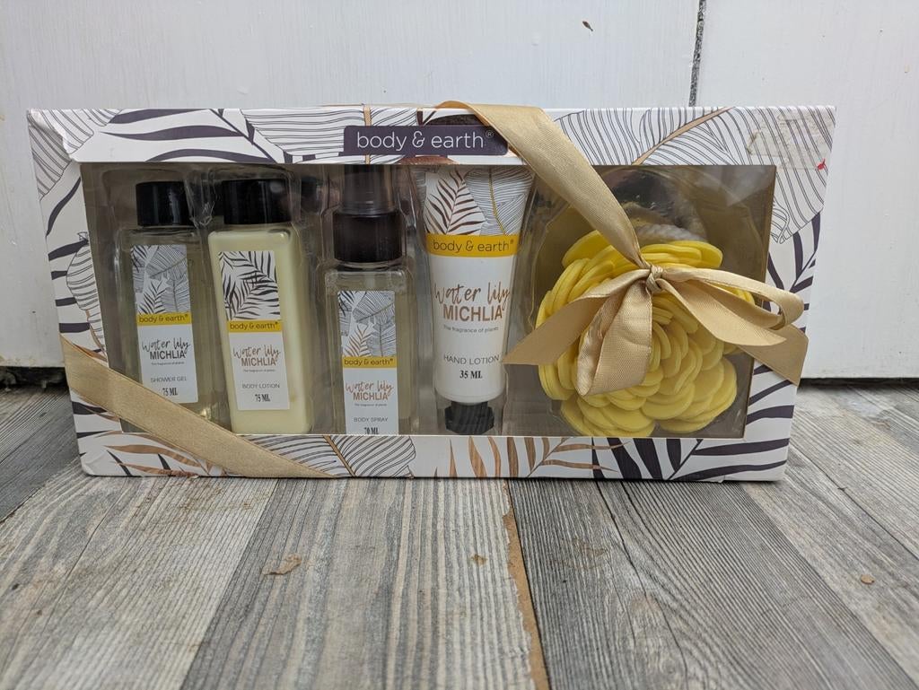Body & Earth Water Lily Michlia Geschenkset, Gehele gezicht, Geel, Nieuw, Ophalen of Verzenden
