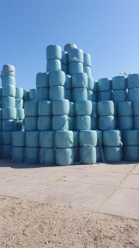 Midibalen voordroog hooi, kuil, paarden voer, ruwvoer., Ophalen, Vee