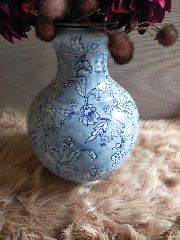 Grote Blauw witte gebloemde Riverdale vaas, Ophalen, Blauw, Aardewerk of Porselein, Zo goed als nieuw