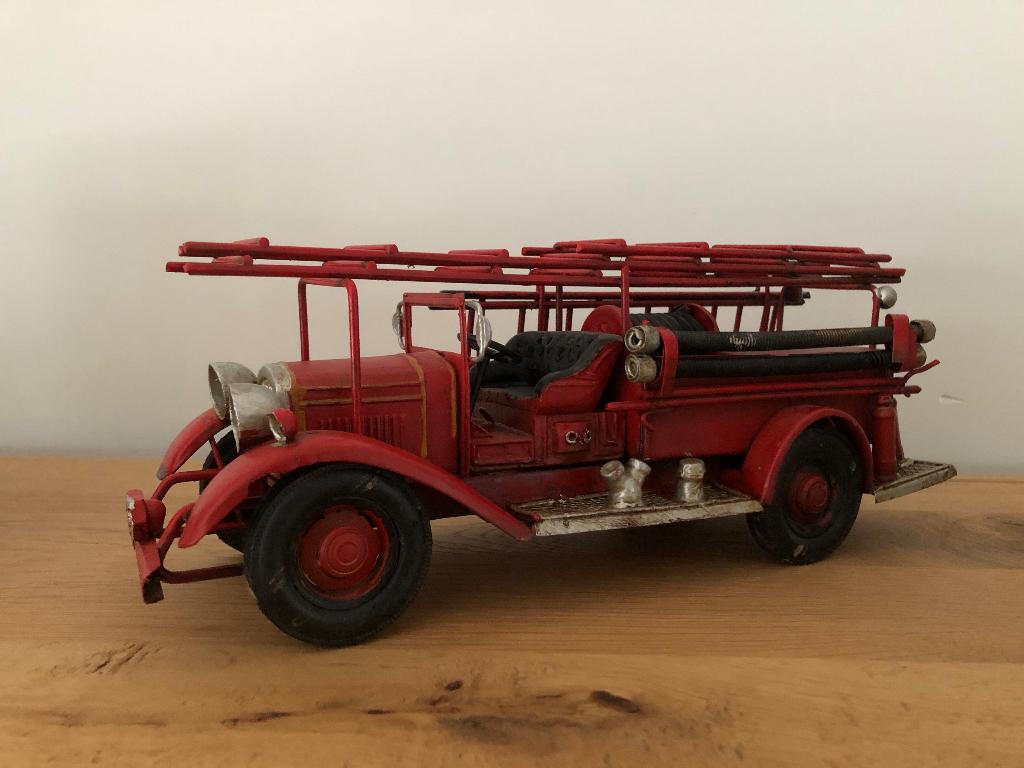 Metalen brandweerauto, Ophalen