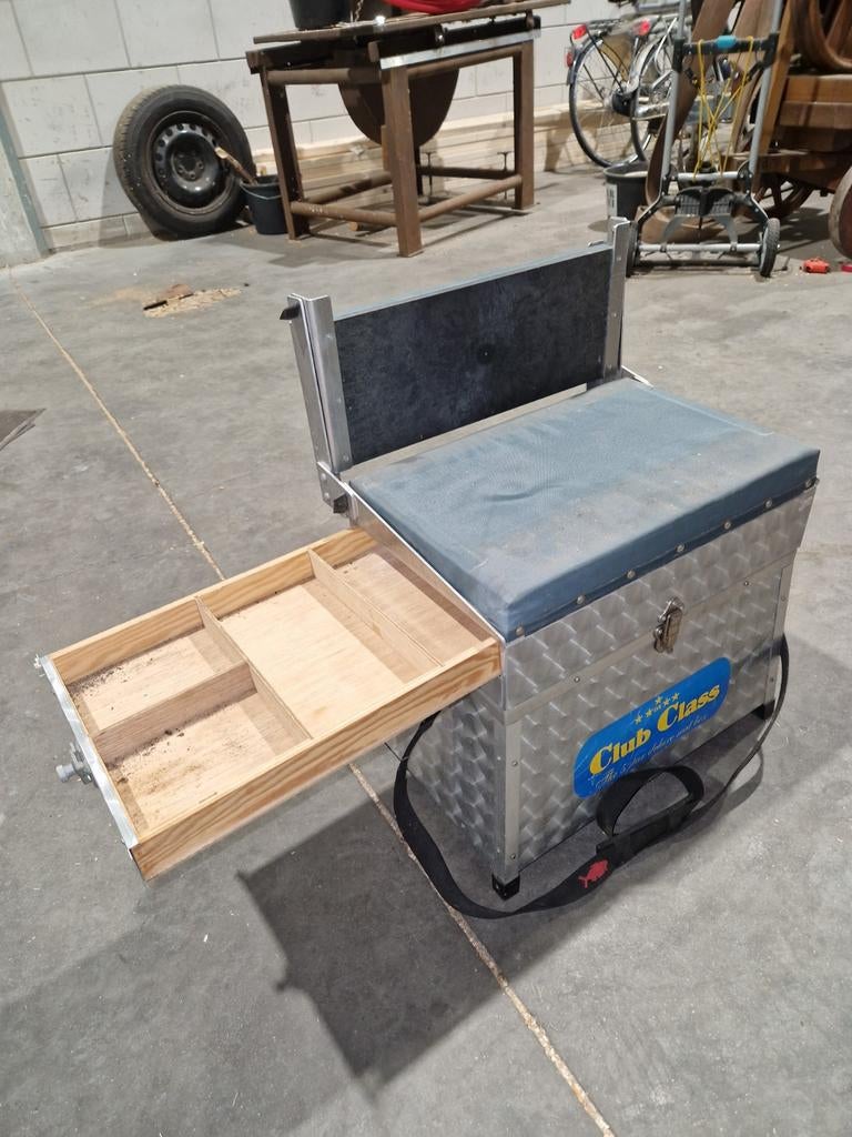 Gebruikte viskoffer als stoel te gebruiken, Ophalen of Verzenden, Gebruikt, Actiefiguurtje