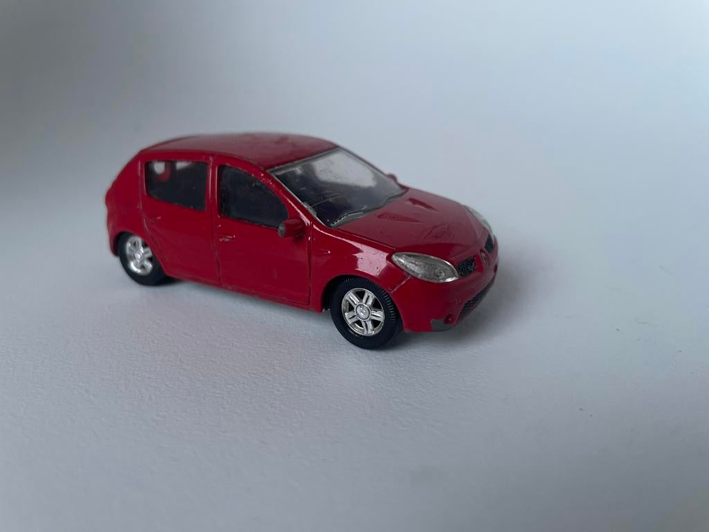model Renault Dacia Sandero, rood, Renault Toys (Norev) 1/50, Hobby en Vrije tijd, Modelauto's | 1:50, Ophalen of Verzenden, Gebruikt