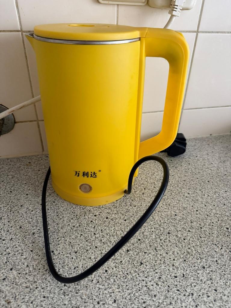 Gele Waterkoker - 2.3L, 2 liter of meer, Ophalen, Gebruikt, Rvs